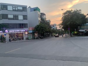 Ban 330m mat pho Viet Hung